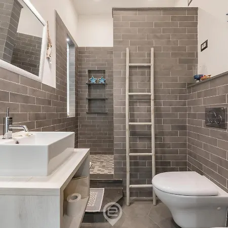 Apartment 73 E 74 - 74